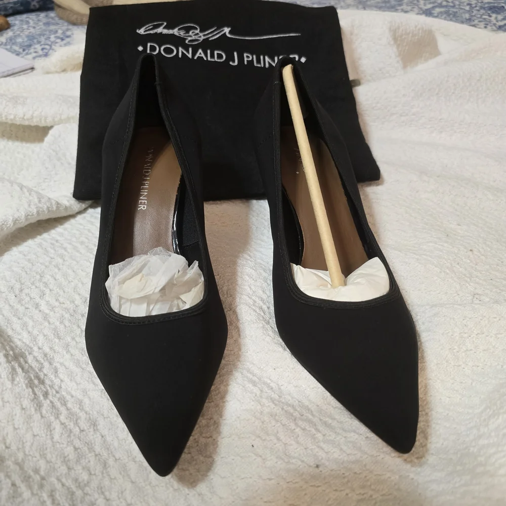 Donald J. Pliner Women's Black Pointed Toe Heels